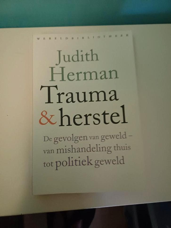 Judith Lewis Herman - Trauma en herstel, Boeken, Psychologie, Zo goed als nieuw, Sociale psychologie, Ophalen of Verzenden