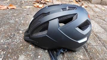 Fietshelm met Achterlicht beschikbaar voor biedingen
