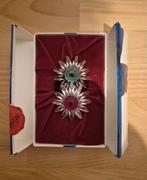 Swarovski margrieten met groen én rood hart, Ophalen of Verzenden, Zo goed als nieuw, Figuurtje