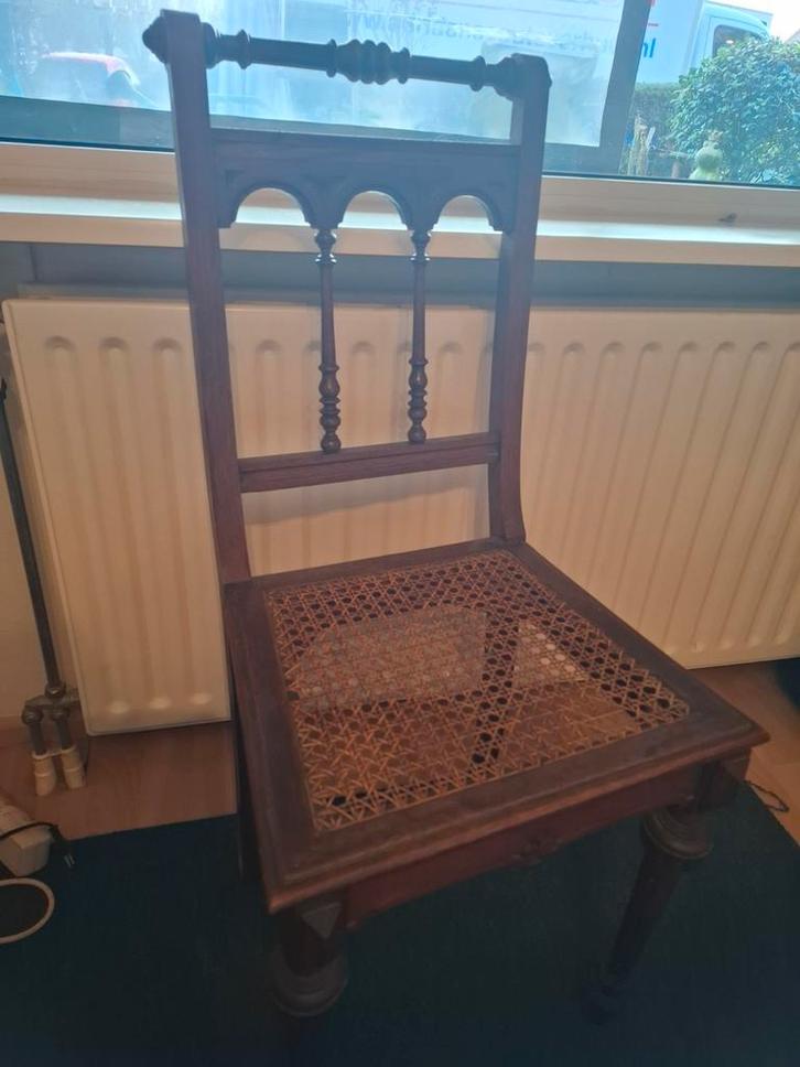 Antieke houten stoel met rieten zitting, Huis en Inrichting, Stoelen, Gebruikt, Eén, Hout, Riet of Rotan, Bruin, Ophalen of Verzenden