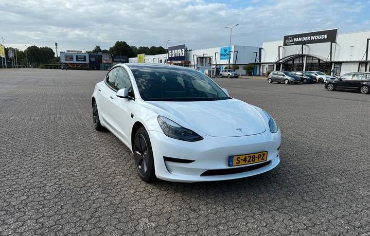 Tesla Model 3 Private lease overname 16 maanden voor 649 p/m, Auto's, Tesla, Particulier, Model 3, 360° camera, ABS, Achteruitrijcamera