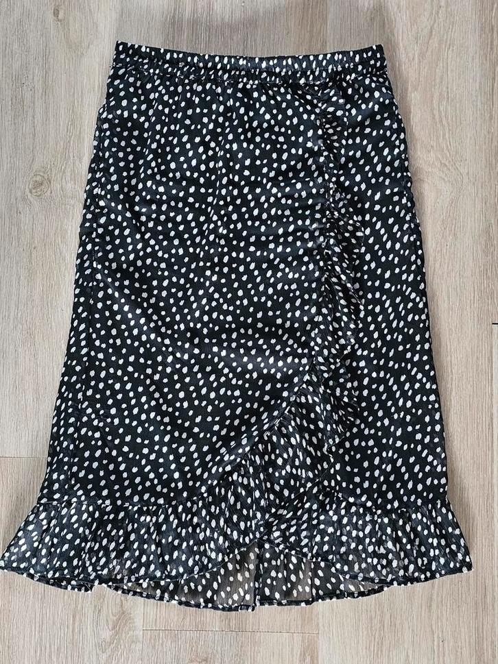 Zwarte rok met witte stippen - Twoday, Kleding | Dames, Rokken, Zo goed als nieuw, Maat 38/40 (M), Zwart, Knielengte, Ophalen of Verzenden