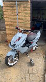 Grijze aerox kappen heel goede staat, Fietsen en Brommers, Ophalen of Verzenden, Zo goed als nieuw, Benzine, Aerox