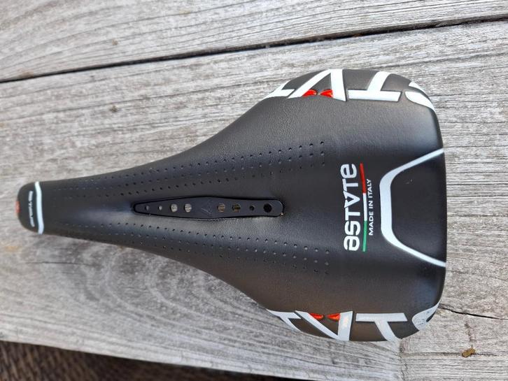 racefietszadel, Sport en Fitness, Wielrennen, Zo goed als nieuw, Overige typen, Verzenden