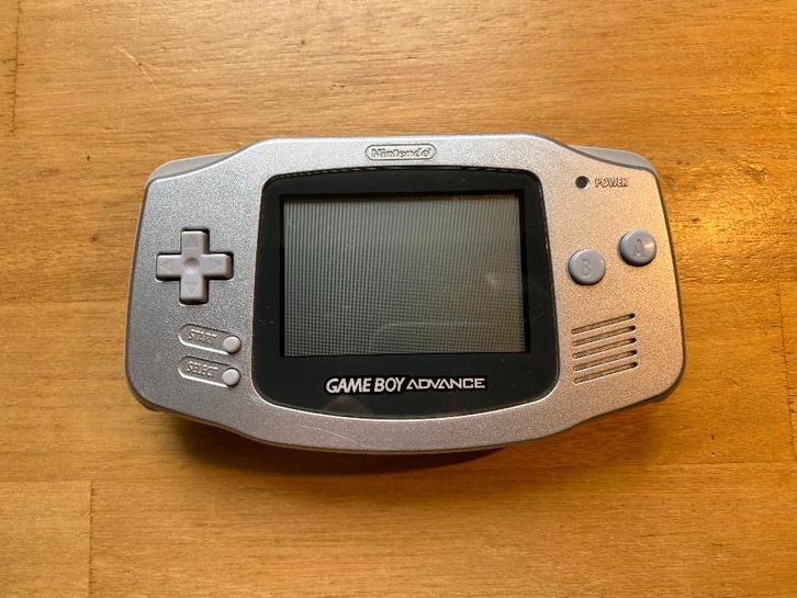 Gameboy advance zilver console, Spelcomputers en Games, Games | Nintendo Game Boy, Gebruikt, Avontuur en Actie, 1 speler, Vanaf 3 jaar