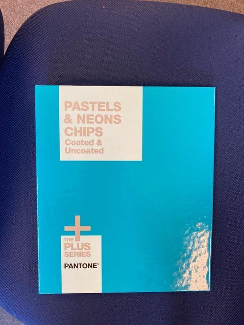 Pastels & Neons Chips Coated & Uncoated PLUS, Boeken, Kunst en Cultuur | Fotografie en Design, Zo goed als nieuw, Techniek, Ophalen
