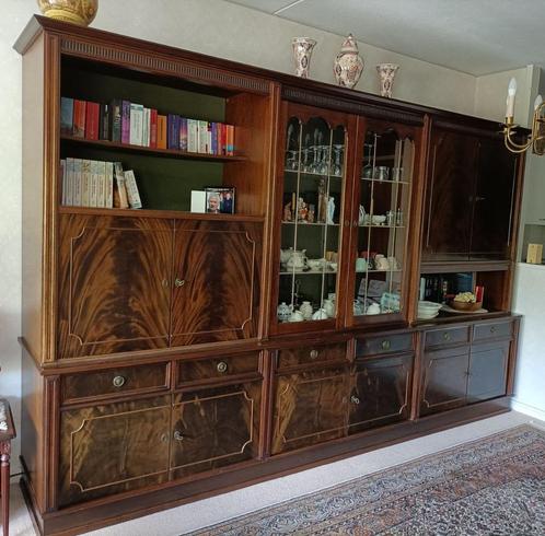 Grote kast, mahonie, klassieke stijl met verlichting, Antiek en Kunst, Antiek | Meubels | Tafels, Ophalen