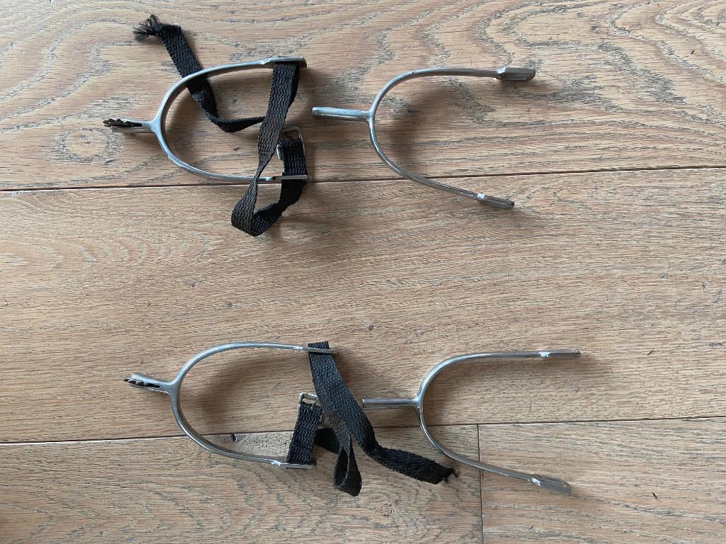 Sporen twee sets, Dieren en Toebehoren, Ophalen of Verzenden, Gebruikt, Dressuur