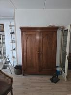 Antieke houten kledingkast, Ophalen