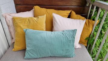 Set of 6 Decorative Pillows in Soft Pastel Tones beschikbaar voor biedingen