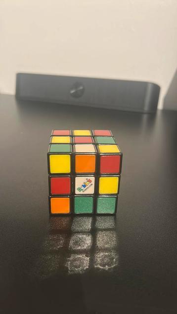 Rubiks cube beschikbaar voor biedingen