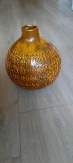 Okergele stenen vaas, Huis en Inrichting, Woonaccessoires | Vazen, Ophalen, Steen, Overige kleuren, Zo goed als nieuw