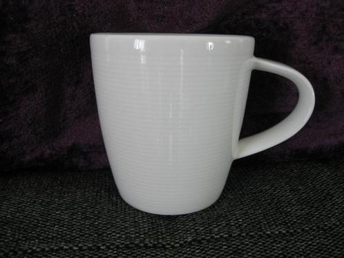 beker met oor / mok, New York, Blokker, roomwit, off white, Huis en Inrichting, Keuken | Servies, Zo goed als nieuw, Kop(pen) en/of Schotel(s)