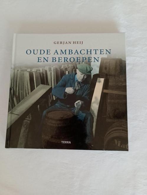 OUDE AMBACHTEN EN BEROEPEN, Boeken, Geschiedenis | Vaderland, Zo goed als nieuw, 20e eeuw of later, Ophalen of Verzenden