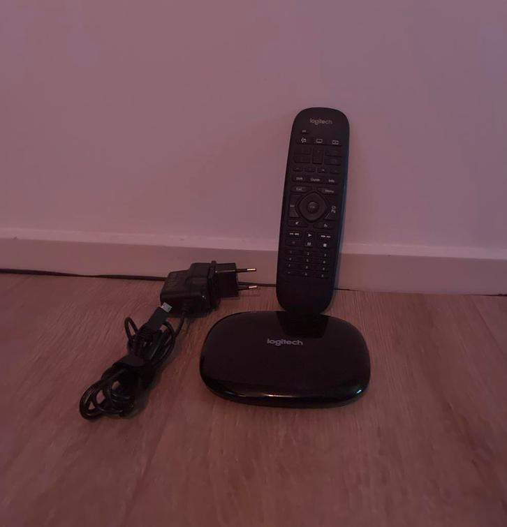 Logitech Harmony Companion - Afstandsbediening + hub, Audio, Tv en Foto, Afstandsbedieningen, Gebruikt, Tv, Ophalen of Verzenden
