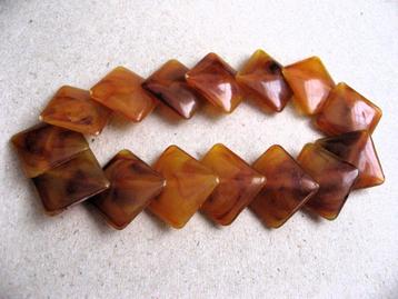 Aparte amber armband, celluloid jaren 50 beschikbaar voor biedingen