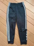 Adidas trainingsbroek grijs/zwart maat 140, Broek, Adidas, Jongen of Meisje, Ophalen of Verzenden