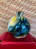 BOLVORMIGE MEERKLEURIGE GLAZEN VAAS van het merk FIDRIO., Ophalen of Verzenden, Overige kleuren, Glas, Minder dan 50 cm