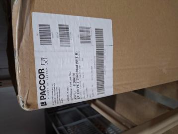 2 dozen met platic drinkbekers  beschikbaar voor biedingen