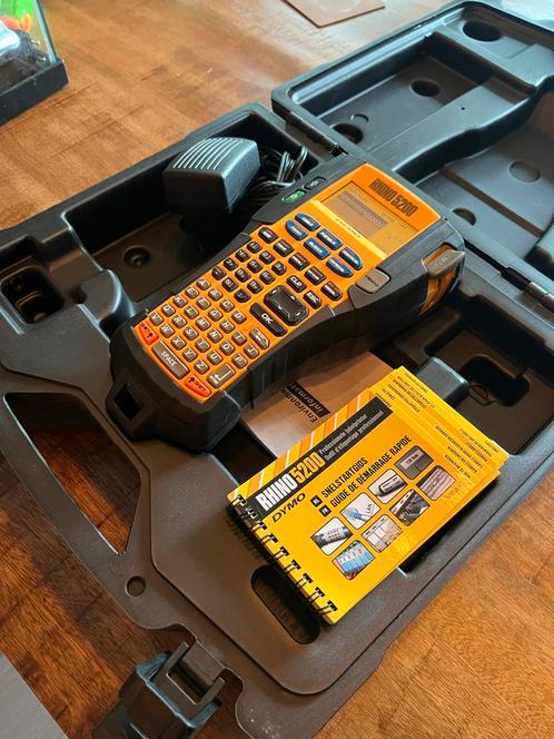 Dymo Rhino 5200 Labelprinter met Koffer, Computers en Software, Labelprinters, Gebruikt, Ophalen of Verzenden