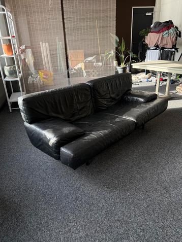 Zwart leren bank vintage beschikbaar voor biedingen