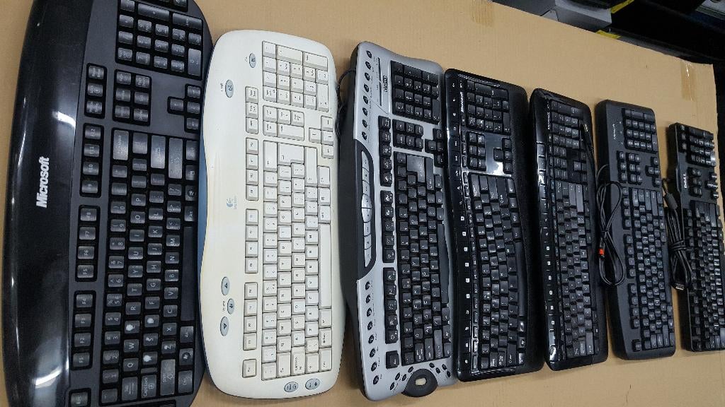 12 Stuks Toetsenborden Voor Hobbyisten, Computers en Software, Toetsenborden, Gebruikt, Ophalen of Verzenden, Qwerty, Multimediatoetsen