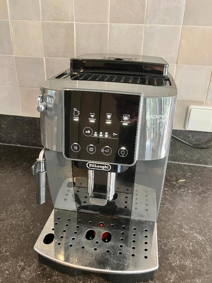 Delonghi Magnifica Start, Witgoed en Apparatuur, Koffiezetapparaten, Zo goed als nieuw, Koffiebonen, Espresso apparaat, Afneembaar waterreservoir