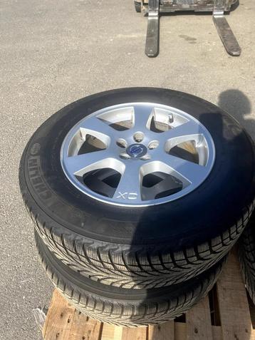 4 Winterwielen Volvo XC60 model uit 2010 maat 235/65 R 17 beschikbaar voor biedingen