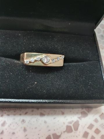 Mooie gouden ring 14 kr met briljanten gewicht 4,3 gram beschikbaar voor biedingen