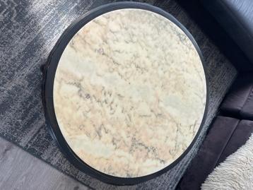 Ronde salontafel met echt marmeren blad beschikbaar voor biedingen