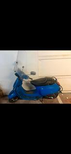 Vespa scooter blauw kenteken., Ophalen, Gebruikt
