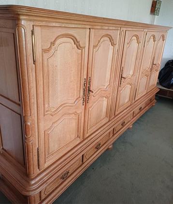 Grote eikenhouten dressoir kast servies kast beschikbaar voor biedingen