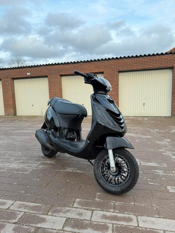 Piaggio zip 172 AC, Fietsen en Brommers, Scooters | Piaggio, Zo goed als nieuw, Zip, Benzine, Ophalen