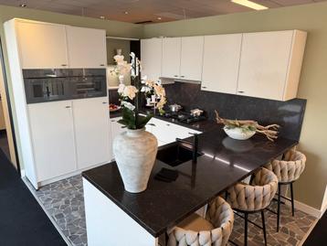 Showroom keuken voor maar €12.500,- beschikbaar voor biedingen
