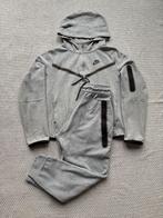 Nike Tech Trainingspak Kids Grijs, Gebruikt, Jongen of Meisje, Ophalen of Verzenden, Setje