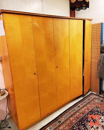 Vintage linnenkast jaren 50 beschikbaar voor biedingen