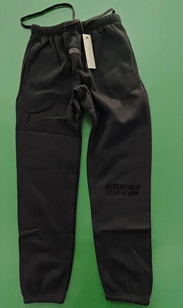 Essentials Broek Zwart L- Valt als M/L beschikbaar voor biedingen
