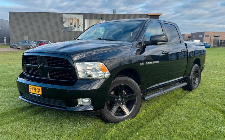 Dodge Ram 1500 5.7 V8 Crew Cab 5'7 MARGE AUTO 4X4, Auto's, Bestelauto's, Particulier, 4x4, ABS, Achteruitrijcamera, Bluetooth
