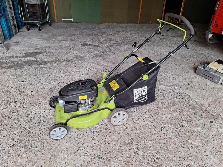 Grasmaaier benzine gras maaier start wel loopt niet, Tuin en Terras, Grasmaaiers, Gebruikt, Benzine-grasmaaier, 30 t/m 39 cm, Cirkelmaaier