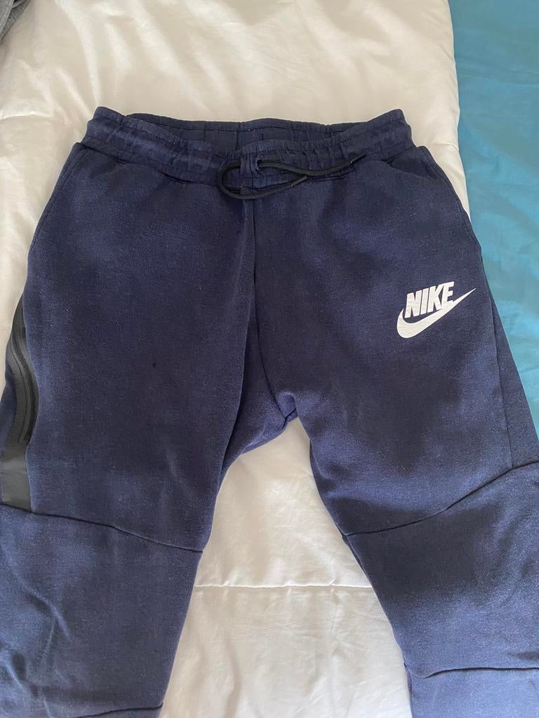 Donkerblauwe Nike tech joggingbroek 158-170, Kinderen en Baby's, Kinderkleding | Maat 158, Gebruikt, Jongen, Broek, Ophalen of Verzenden