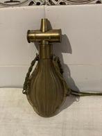 antieke kruithoorn met echte hoorn en messing aan een koord, Antiek en Kunst, Ophalen of Verzenden