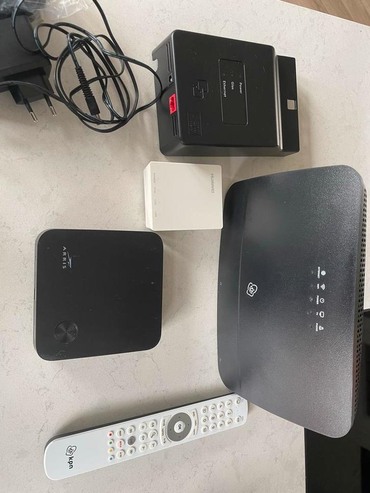 Divers Routers & Modem - KPN, Computers en Software, Routers en Modems, Gebruikt, Router, Ophalen