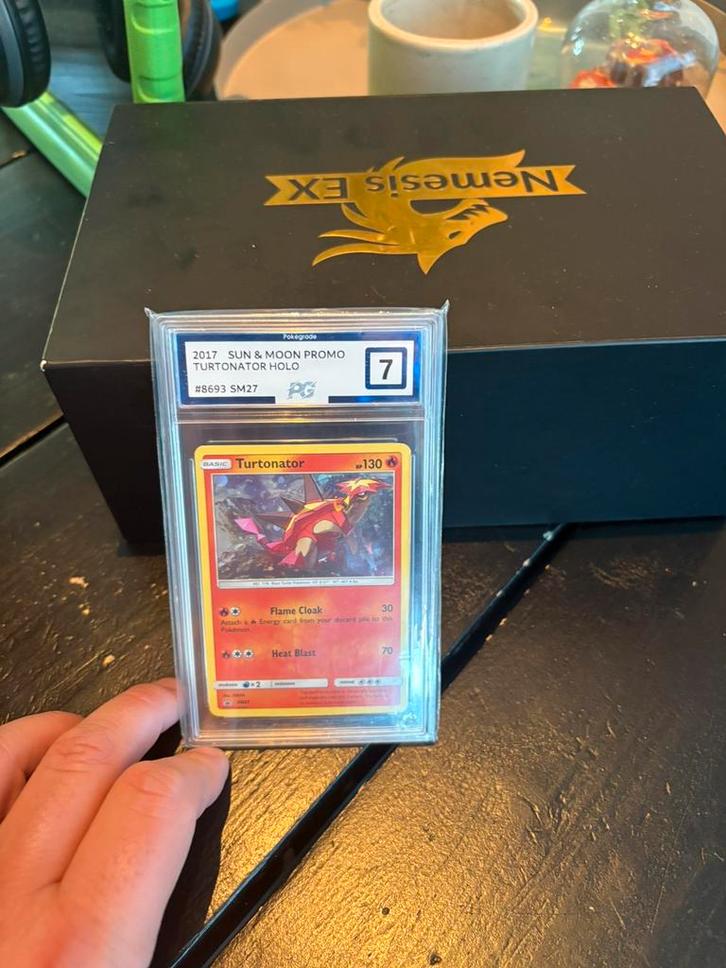 Turtonator graded, Hobby en Vrije tijd, Verzamelkaartspellen | Pokémon, Zo goed als nieuw, Meerdere kaarten, Foil, Ophalen of Verzenden
