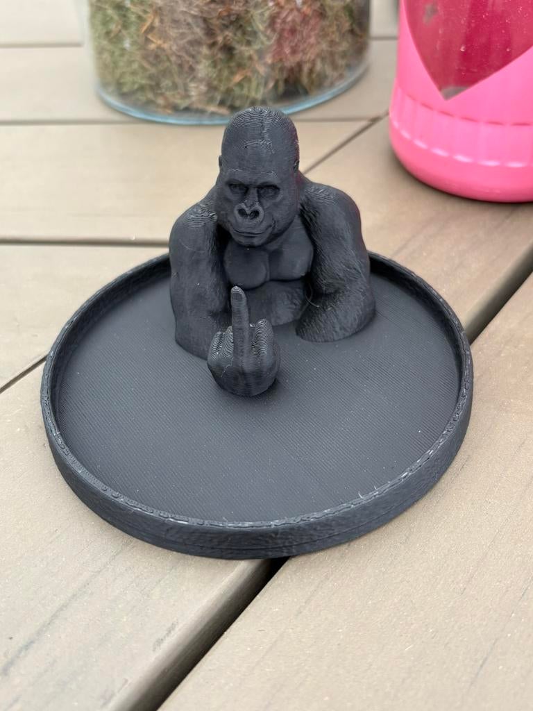 gorilla met middelvinger op schaaltje, Verzamelen, Poppetjes en Figuurtjes, Ophalen of Verzenden, Zo goed als nieuw