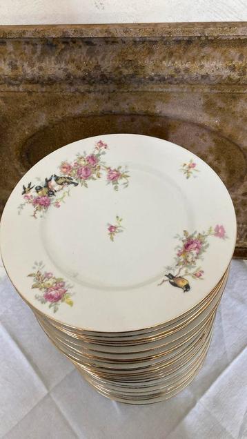 Brocante porseleinen borden 34 stuks beschikbaar voor biedingen