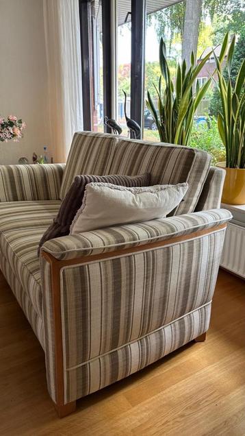 Beige gestreepte bank - 2 zitdieptes beschikbaar voor biedingen