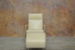 ZGANieuw witte leren Leolux Helical design fauteuil + poef, Huis en Inrichting, Fauteuils, Leolux, Leolux, Design, 75 tot 100 cm