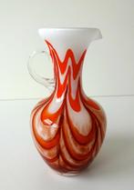 Glazen vaas met oor wit opaline met oranje Florence 2885-g, Antiek en Kunst, Ophalen of Verzenden