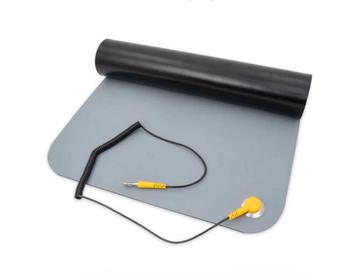 Antistatische soldeermat met aardingssnoer, 550 x 300 mm beschikbaar voor biedingen