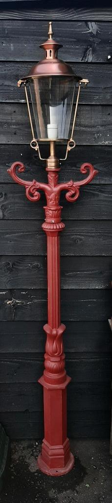 Gietijzeren lantaarnpaal met laddersteun & echte koperen kap, Tuin en Terras, Buitenverlichting, Gebruikt, Staande lamp, IJzer